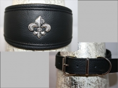 No. 46 unterlegtes Lederhalsband mit Zierniete