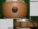 No. 96 Unterlegtes Lederhalsband mit Zierniete